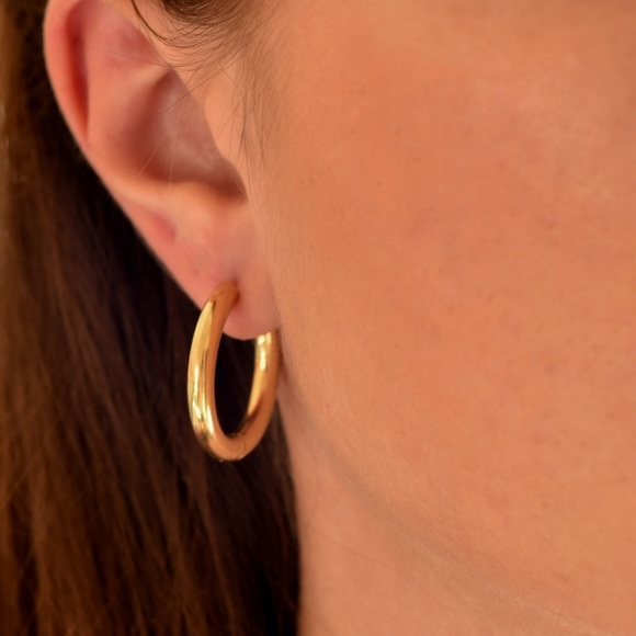 ♻️DONATED DEC. 2023♻️
NWOT chunky, thick, gold huggie hoop earrings - Picture 3 of 4